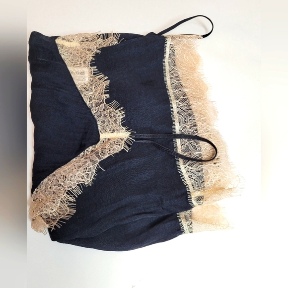 Elegant Black and Cream Lace Slip Dress - Picture 9 of 16